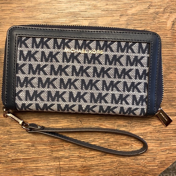 Michael Kors Jet Set wallet - Picture 1 of 10